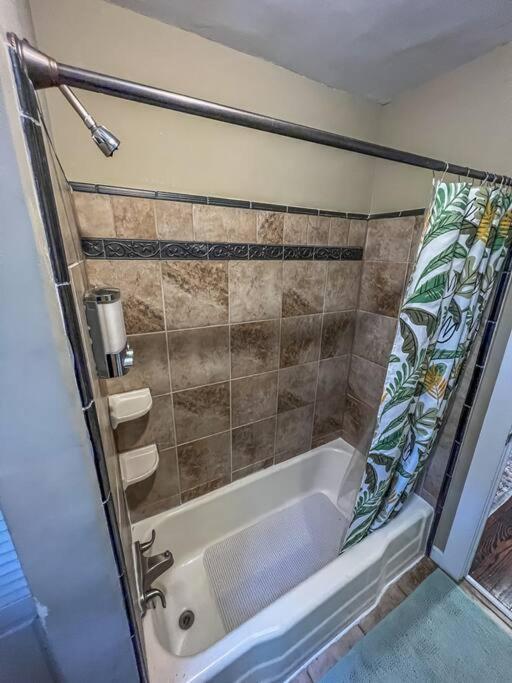 Villa Historic Coastal Haven- Pet Friendly Fast Wi-Fi à Norfolk Extérieur photo