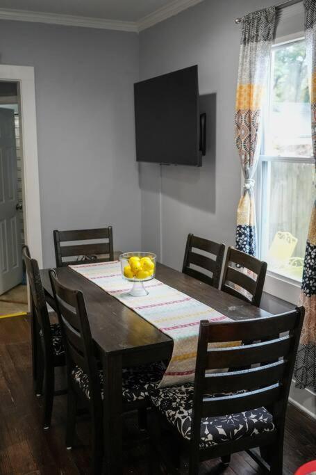 Villa Historic Coastal Haven- Pet Friendly Fast Wi-Fi à Norfolk Extérieur photo